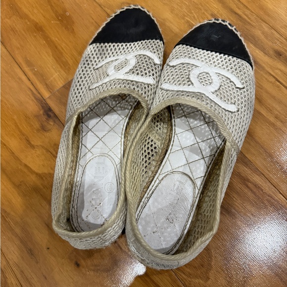 Chanel Mesh Logo Flats - Picture 7 of 9